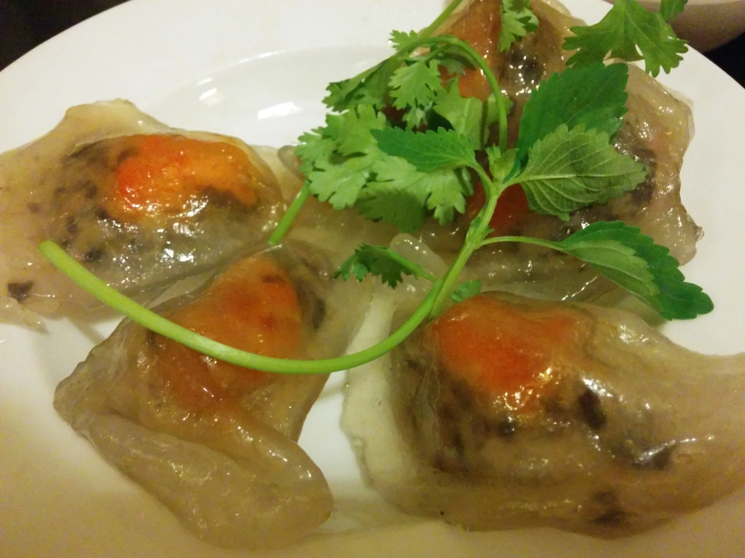 Bánh bột lọc trong với nhân tôm
